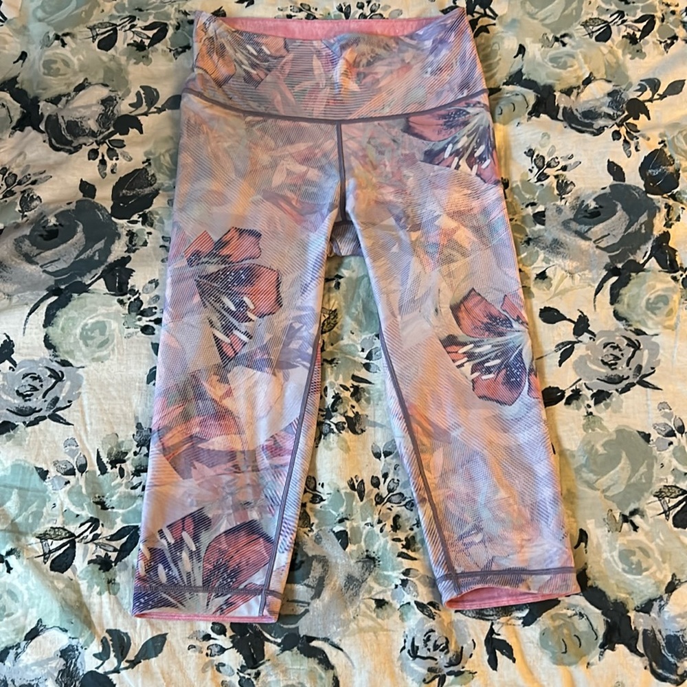 Peloton Pink/Purple Tropical Floral Print Capri Leggings - Sz L